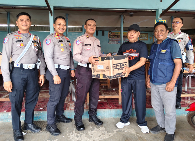 Mobilitas Tinggi, Wartawan Tala Dapat Helm Baru dari Satlantas untuk Keselamatan Liputan