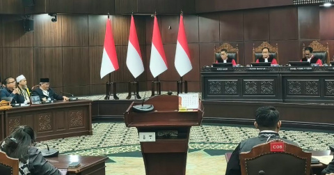 Sidang Sengketa Syarat Cawapres Gibran Memanas, Arsul Sani Pertanyakan Pernyataan “Sidang Ilegal”