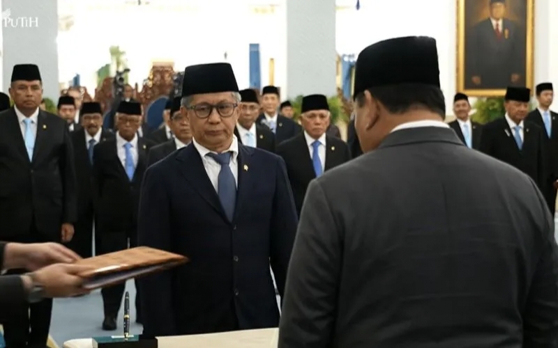 Rp76,5 Juta Sebulan: Gaji Wantimpres Lampaui Presiden, Mungkinkah Ini yang Membuat Rocky Gerung Tergiur Masuk Istana?