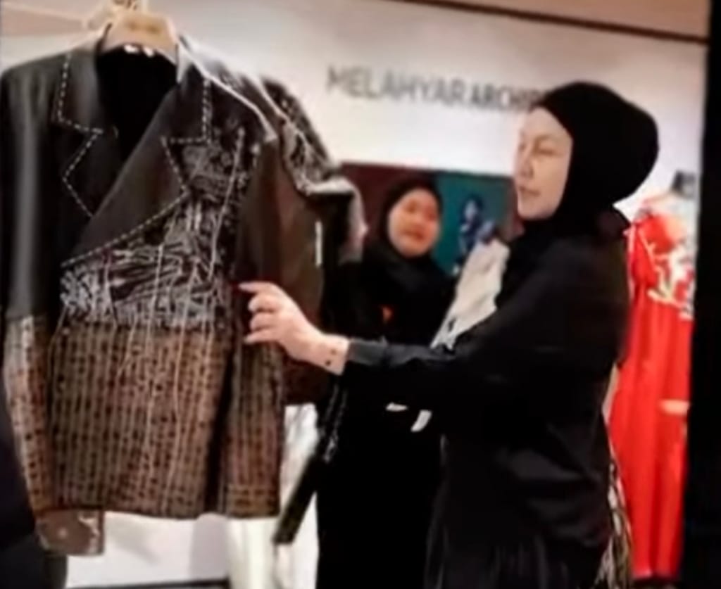 Sasirangan Tanah Laut Unjuk Kelas di Senayan City, Dekranasda Ajak Warga Bangga Produk Daerah