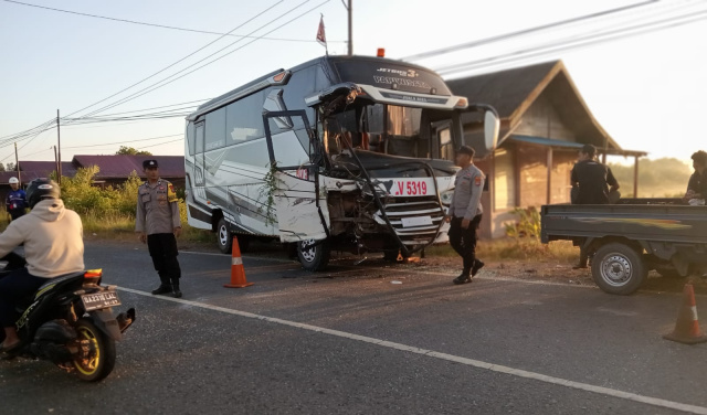 Rombongan 15 Penumpang Selamat dari Maut, Polisi Ungkap Kronologi Tabrakan Elf dengan Bus Tambang di Jorong