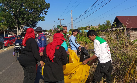 Aksi Bersih-bersih Sisir Poros Atu-Atu Tanah Laut, Kanan Kiri Bahu Jalan Langsung Bersih