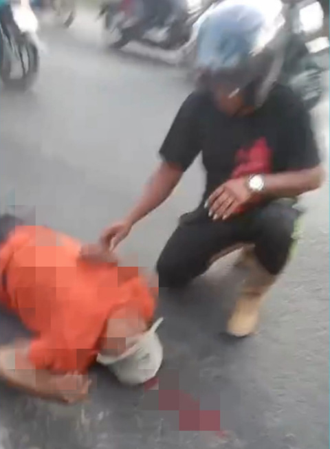 Pengendara Tergeletak Bersimbah Darah di Aapal, Laka di Jalur Poros Pelaihari-Banjarmasin di Desa Ambungan