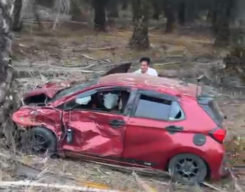 BREAKING NEWS; Motor dan Mobil Tabrakan Keras di Jorong, Lima Orang Dilarikan ke IGD