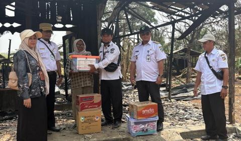 Janda Lansia Korban Kebakaran di Tanah Laut Terharu Dapat  Bantuan Darurat, Pemdes Ranggang Siapkan Usulan Bedah Rumah