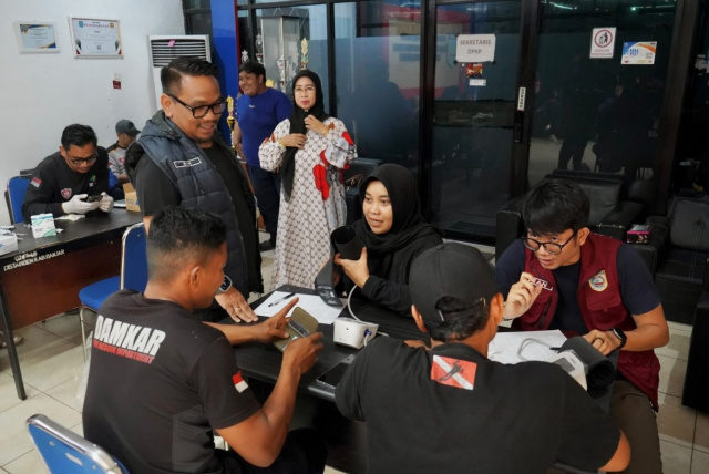 Lebih dari 90 Hari Padamkan Karhutla, Relawan Banjar Dapat Pemeriksaan Kesehatan dan Multivitamin