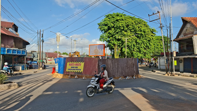 Revitalisasi Tugu 0 Km Pelaihari Mulai Berdetak, Ekskavator Dimobilisasi Gali Area Bundaran