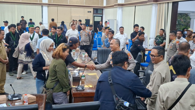Mayoritas Nelayan Kuala Tambangan Tetap Pilih  SPBU, RDP Komisi II DPRD Tala Rumuskan Solusi Baru Penyaluran Solar Subsidi