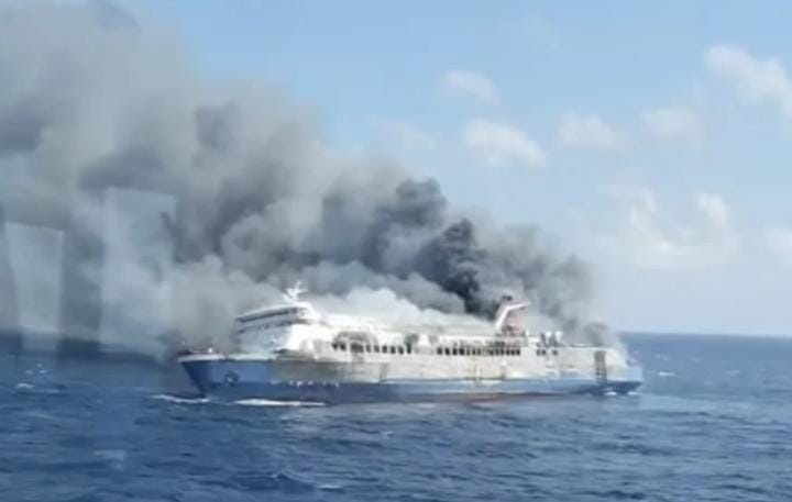 Lompat ke Laut Selamatkan Diri, 5 Tewas Saat KMP Mutiara Sentosa 2 Terbakar  Lead: