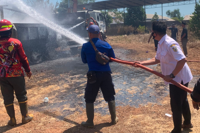 Api Truk Crane di Pulausari Berhasil Dipadamkan, Sisakan Kondisi Menghitam Area Sekitar