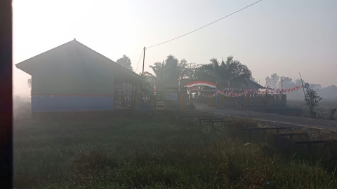Kabut Asap Pagi Pekat, SDN 2 Pandahan Mundurkan Jam Masuk Sekolah