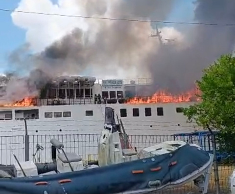 KM Prince Soya Terbakar di Pelabuhan Samarinda, Pelayaran ke Parepare Dibatalkan