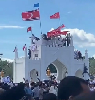 Hari Damai Aceh Tercoreng, Garuda Diseret Massa Usai Zikir Akbar