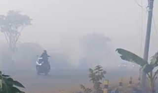 Kabut Asap Makin Pekat di Perbatasan Tala-Banjarbaru, Jarak Pandang Terbatas Repotkan Pengendara